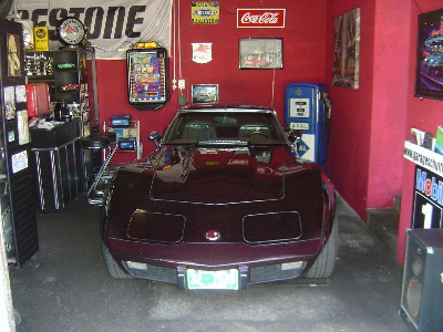 Corvette in der Garage
